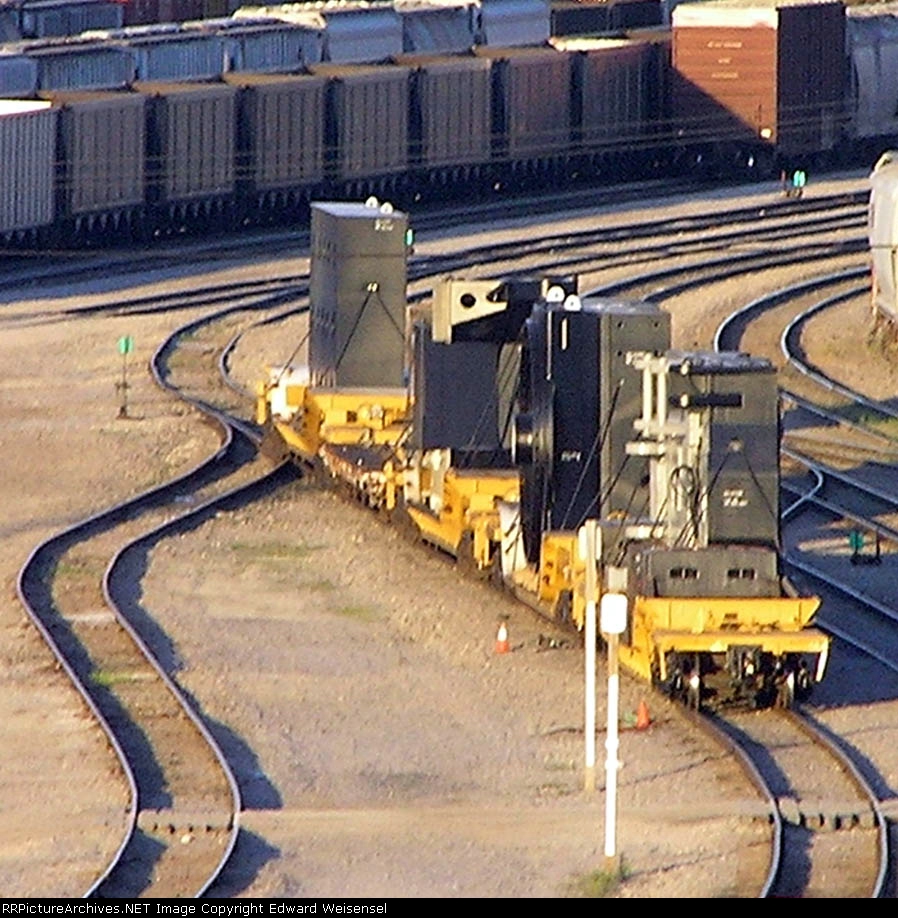 4 loads of P+H Harnischfeger mining hardware in Muskego Yard